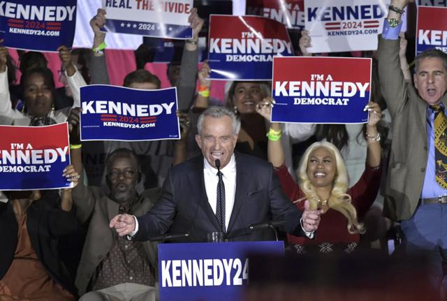 Robert F. Kennedy Jr. mentre annuncia la sua candidatura alle primarie Dem