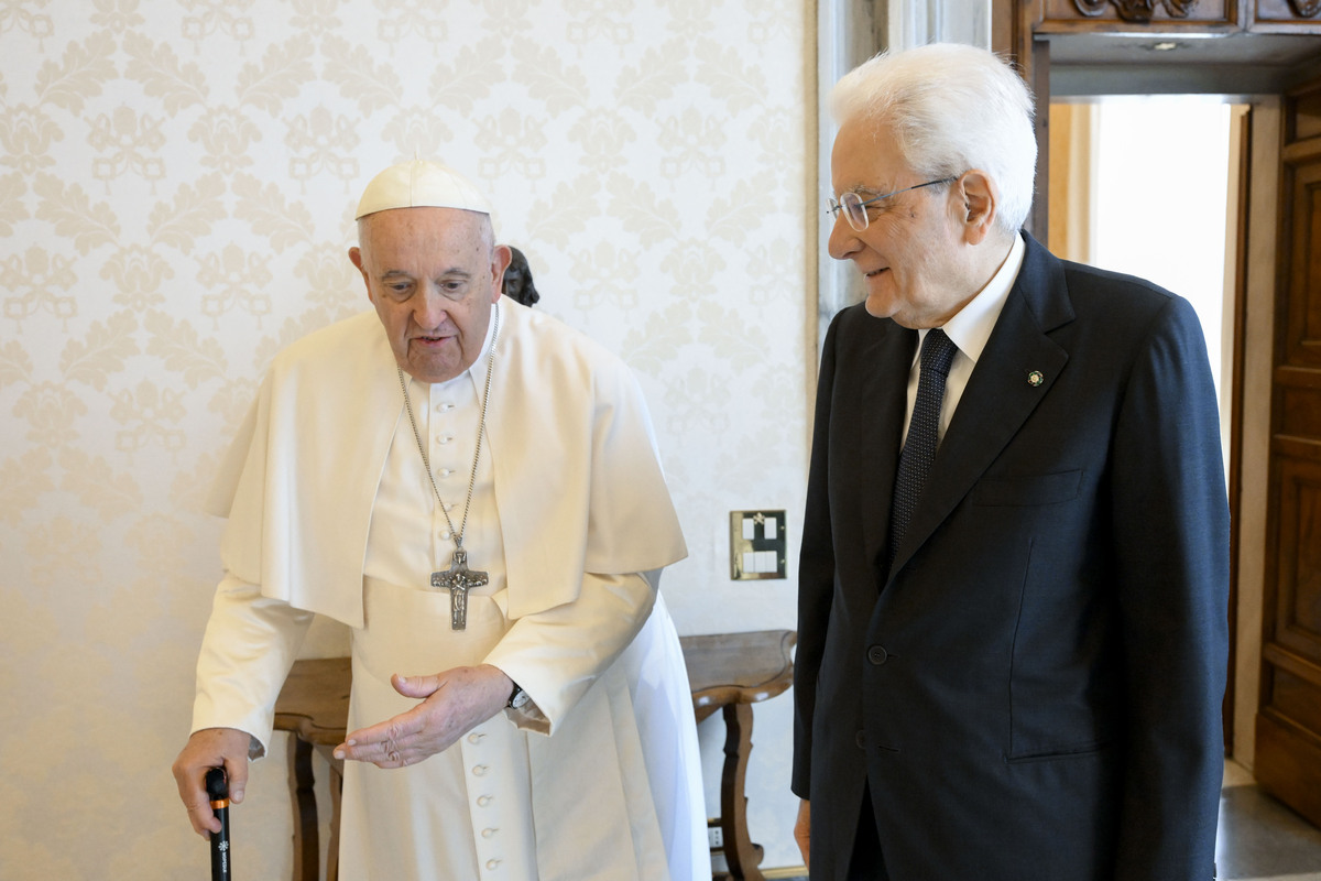 Papa Francesco incontra Il Presidente della repubblica Sergio Mattarella