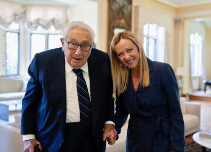 Meloni vede Kissinger e parla alla trumpiana Fox. Via della Seta, addio da Xi