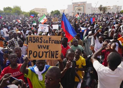 Niger, due italiani bloccati in albergo. Tajani: "Lavoriamo a una soluzione"