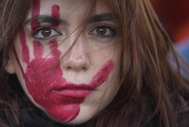 Giornata contro la violenza sulle donne: la manifestazione a Milano (LaPresse)