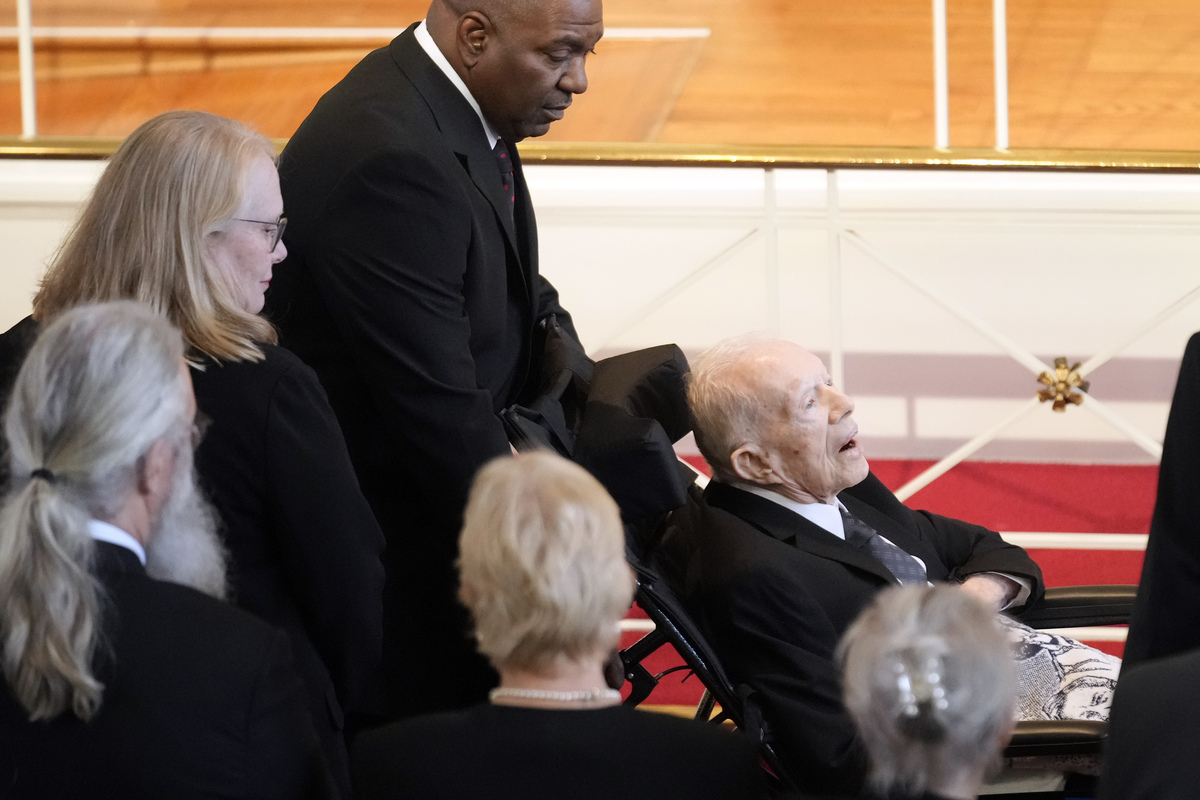 Jimmy Carter al funerale della moglie Rosalynn