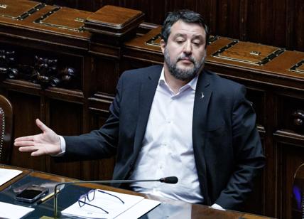 Armi Ucraina, la proposta di Stoltenberg fa infuriare Salvini: "Si dimetta"