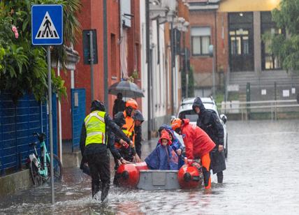 Forte pioggia a Milano, il Lambro ed il Seveso hanno esondato. FOTO