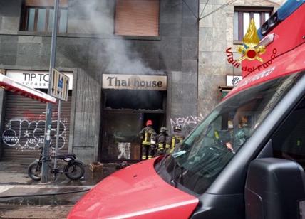 Incendio in un centro massaggi a Milano, leggere ustioni per la proprietaria