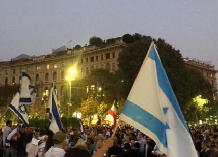 Milano, flash mob comunità ebraica: "Liberate gli ostaggi"