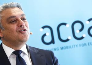 Luca de Meo CEO Renault: "serve flessibilitÃ  per la transizione ai veicoli elettrici"