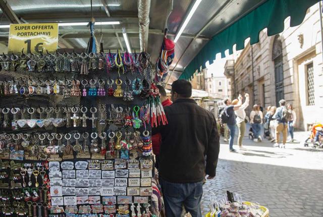 Venditori abusivi Roma