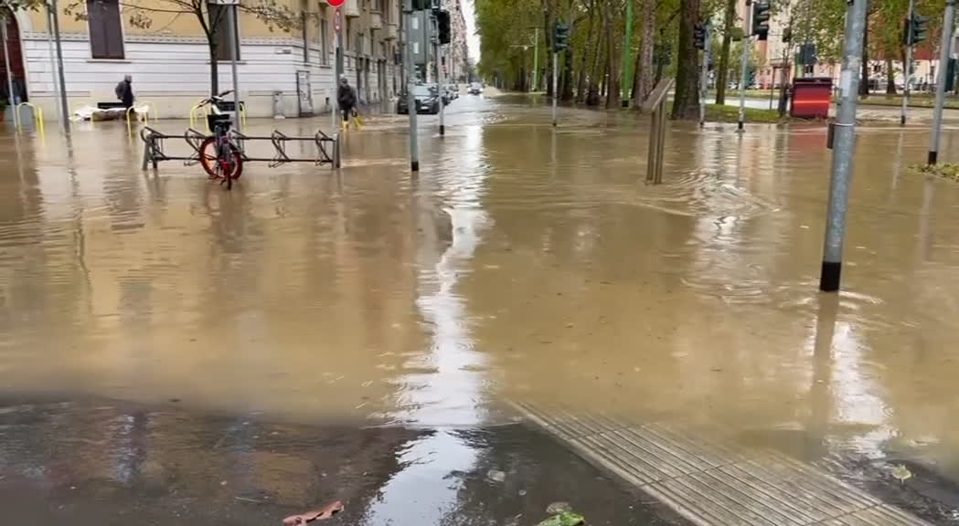 Nubifragio A Milano Esonda Il Seveso Disagi E Strade Allagate Video Affaritaliani It