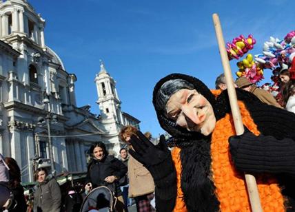 Befana a piazza Navona, i 5 Stelle: "Dal Comune porta in faccia alle Onlus"