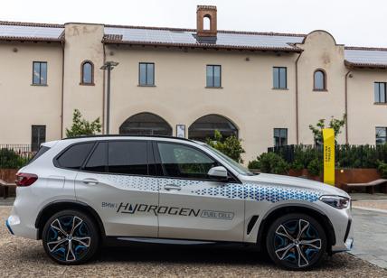 BMW iX5 Hydrogen debutta alla MIND Week