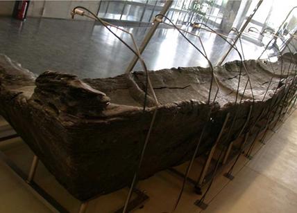La scoperta nel lago di Bracciano, dai fondali spuntano canoe di 7000 anni fa
