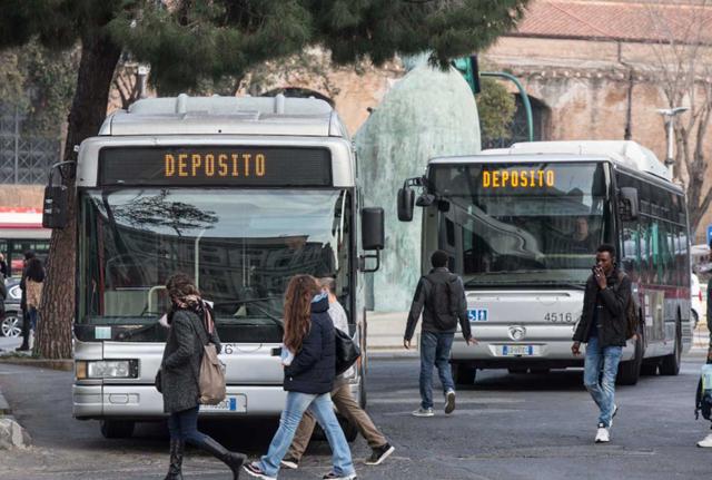 Attese alle fermate