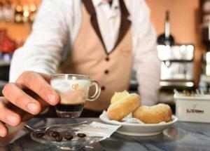 Il caffè rischia di diventare un lusso per pochi: quanto arriverà a costare una tazzina al bar