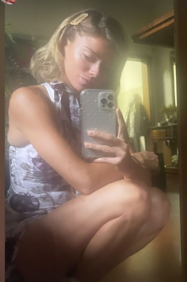 camila giorgi selfie gambe
