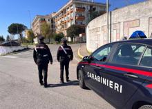 Precipita dal quarto piano di un albergo: 18enne in gravi condizioni. Era in vacanza con il fidanzato