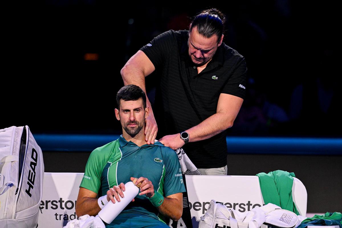 Djokovic massaggio Atp Finals Torino Sinner