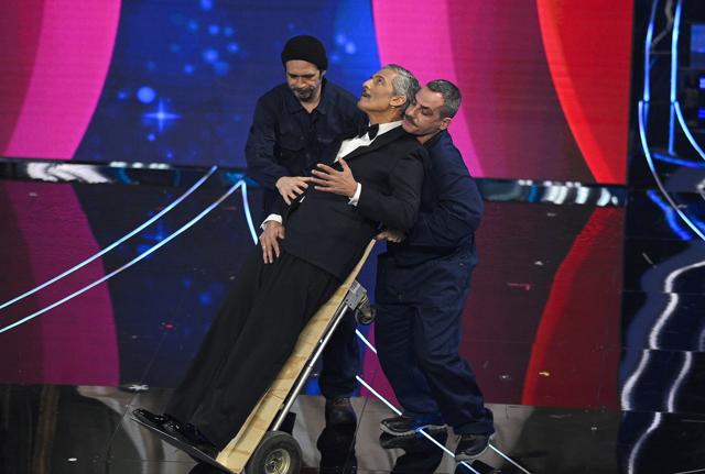 Fiorello show a Sanremo 2024 (foto Lapresse)