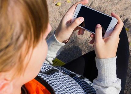 Perugia, i genitori le tolgono il cellulare: una ragazza di 13 anni si suicida