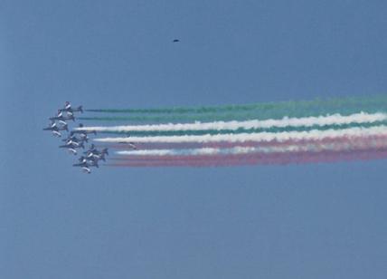 Frecce tricolore, show nei cieli di Milano. VIDEO