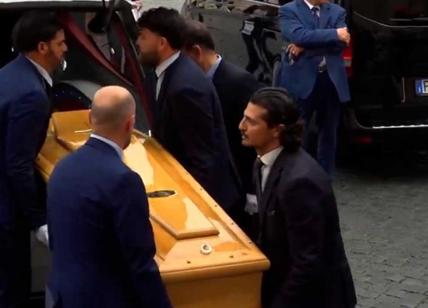 Funerali di Franco Di Mare, i vertici Rai presenti ma mimetizzati tra la folla