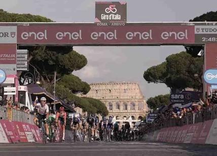 Giro d'Italia, tappa finale: si passa per Ostia e volata davanti al Colosseo
