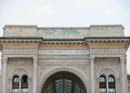 Nuovo attacco dei vandali in Galleria: sfregiata cupola dell'Ottagono