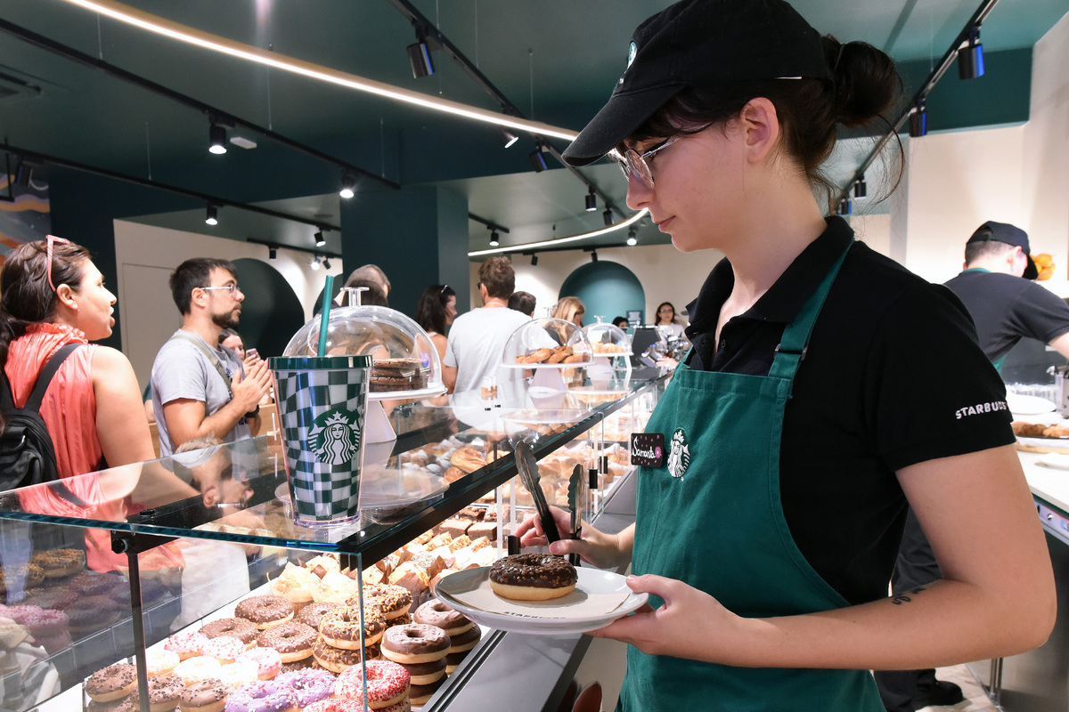 Starbucks, inaugurato a Bari il primo store pugliese   