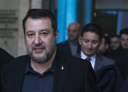 Europee, Salvini: "Spero che nessuno nel Cdx sostenga il bombarolo Macron"