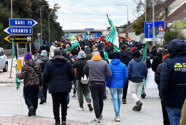 EX ILVA, MANIFESTAZIONE DI PROTESTA A TARANTO PER IL RISCHIO DI CHIUSURA