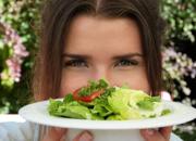 Rischio listeria, allarme per l'insalata in busta: ecco i marchi da evitare