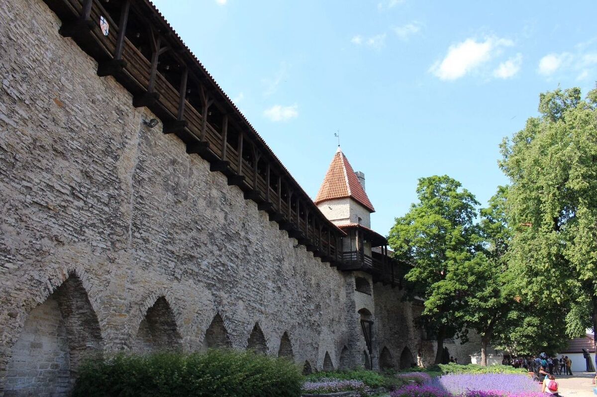 La città bassa di Tallin è circondata da oltre due chilometri di mura medievali