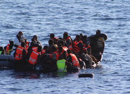 Migranti, 233 sbarcati a Lampedusa. Caserme e container per raddoppiare i Cpr