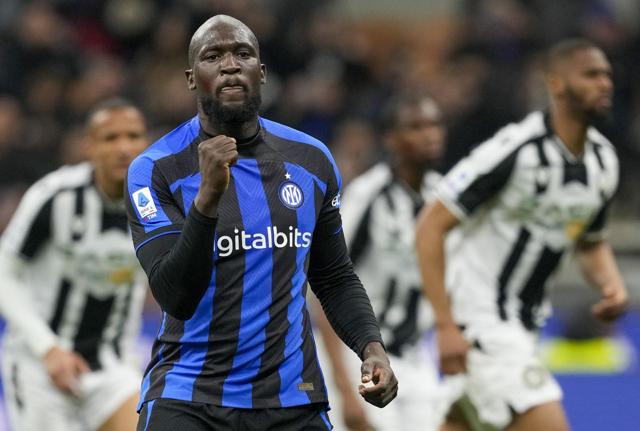 Romelu Lukaku (foto Lapresse) vuole l'Inter, ma intanto scende in campo la Juventus