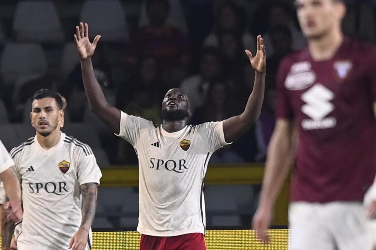 Lukaku in gol a Torino con la maglia della Roma (foto Lapresse)