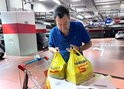 Giambruno-Meloni, Salvini all'Esselunga compra 1 kg di pesche per Ginevra