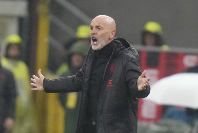 Stefano Pioli, il suo Milan cade in casa con l'Udinese (foto Lapresse)