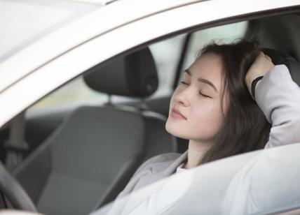 Addormentarsi alla guida: i 21 consigli per evitarlo