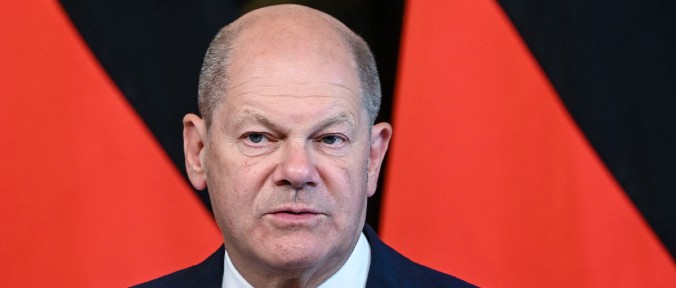 https://www.affaritaliani.it/static/upl2023/olaf/olaf-scholz_ape.jpg