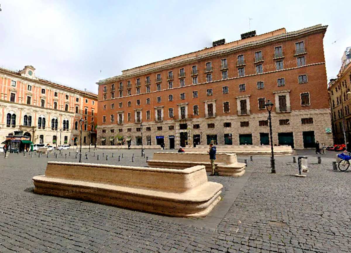 Piazza San Silvestro 1