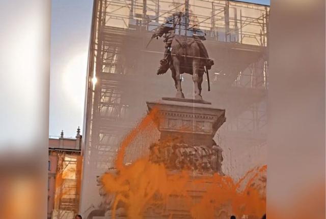 Ultima Generazione, nuovo blitz in piazza Duomo a Milano