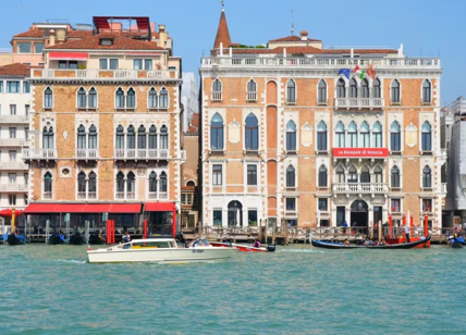 Arnault fa shopping a Venezia, trattative per comprare lo storico Hotel Bauer