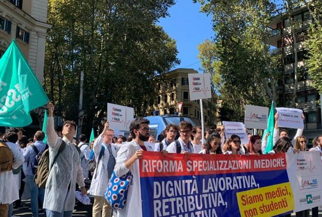 proteste medici specializzandi Mur Roma