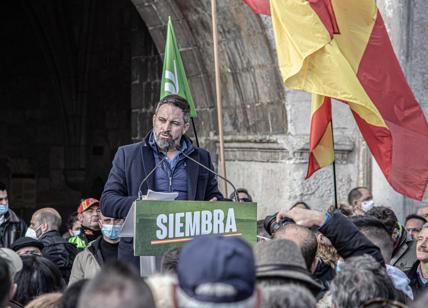 Elezioni Spagna, Sanchez sogna il bis. Ma Ppe favorito coi sovranisti di Vox