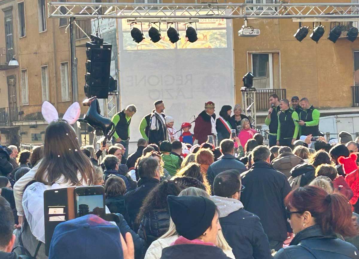 La consegna delle chiavi con la sindaca Sbardella
