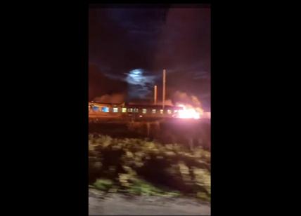 Cosentino, scontro tra un treno e un camion: morti i 2 conducenti. VIDEO