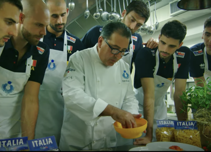 Il governo lancia uno spot da mezzo milione che insegna come cucinare la pasta