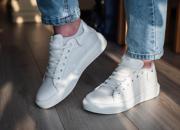 L’invasione delle sneakers bianche è lo specchio del nostro conformismo