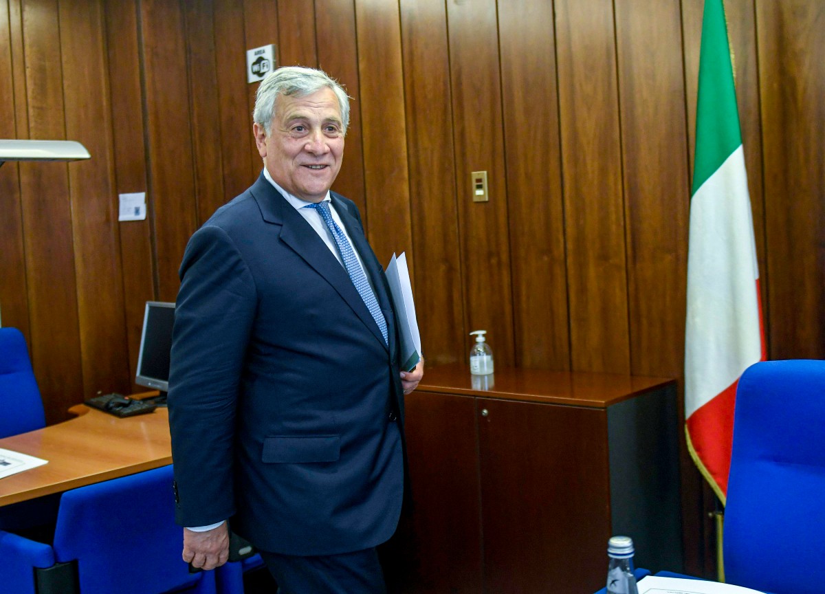 Tassa Sulle Banche Tajani Ad Affari Nessuna Pressione Dai Figli Di Silvio Affaritaliani It