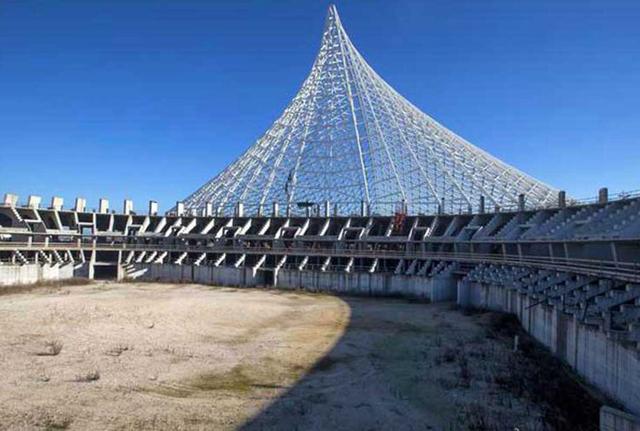 Una veduta interna della Vela di Calatrava